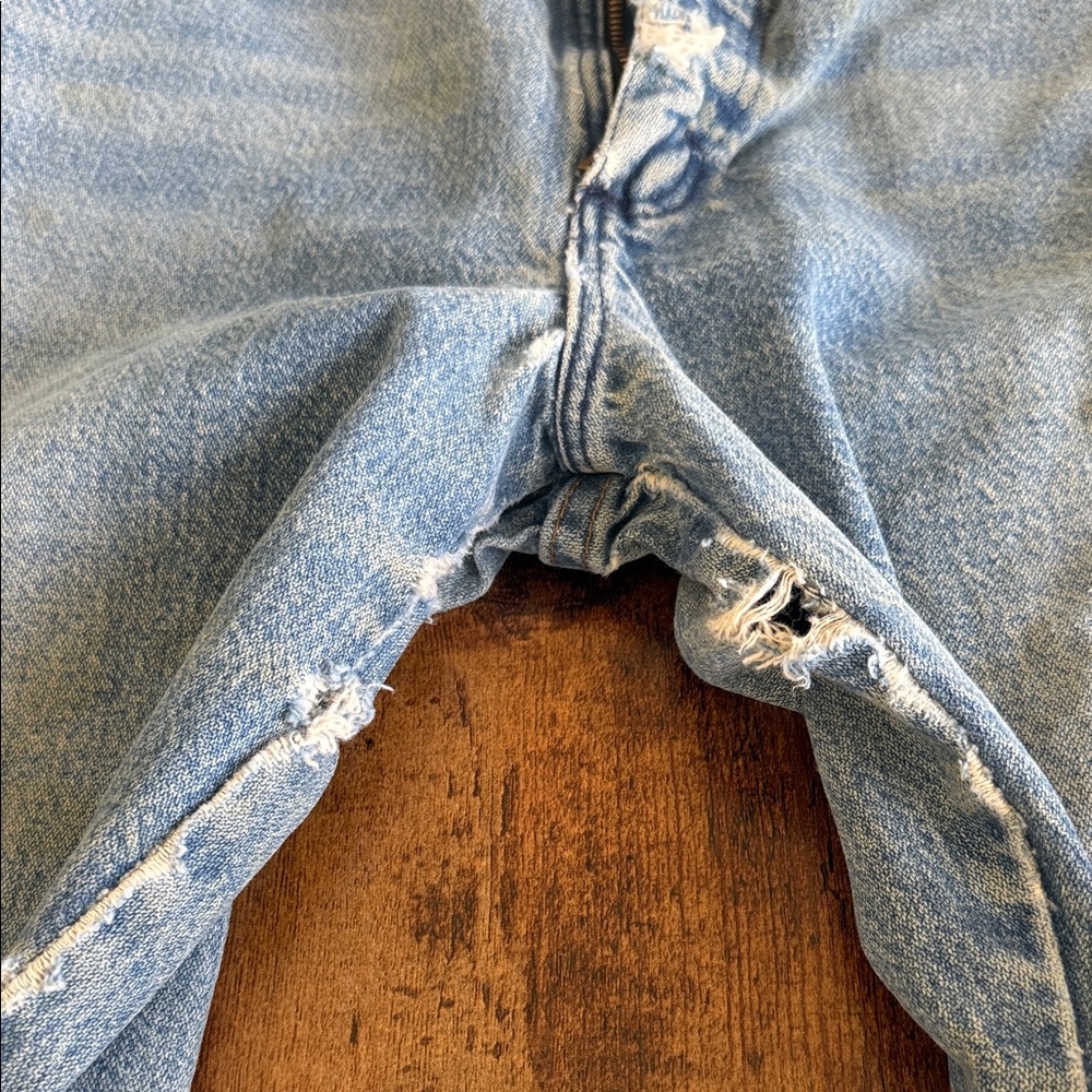 Vintage Wrangler Women’s Light Blue Distressed Jeans - Picture 3 of 7